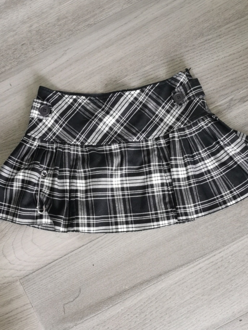 Y2K Blue Bee Preppy Black and White Plaid Pleated Schoolgirl Mini Skirt. S